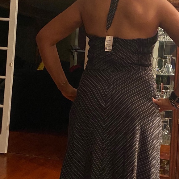 Halter dress - Picture 2 of 3